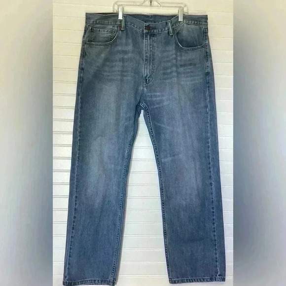 Levis 505 Mid Rise  Straight Leg Medium Wash Denim Jeans 40X30 - Picture 1 of 13